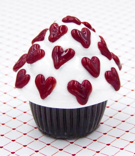 Click to view detail for HG-246 Truffle, Mini Cupcake with Hearts $63